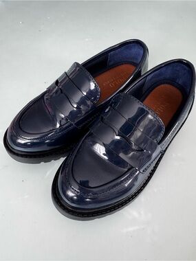 Polo Ralph Lauren Loafers in Navy patent leather for girls.